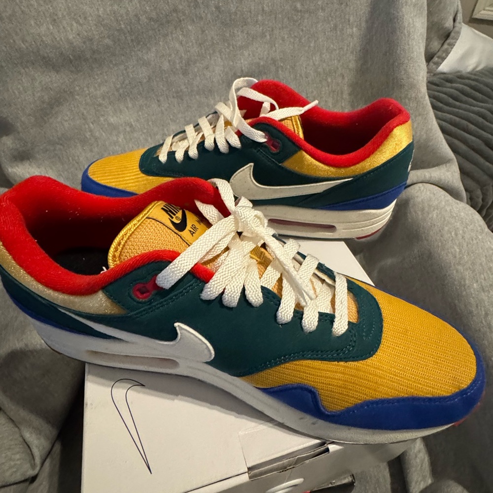 Nike Men's Vibrant Blue and Red Sneakers